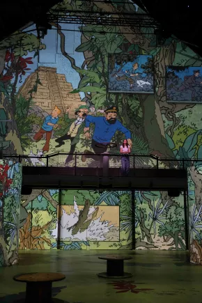 Projection of Tintin in the jungle at Fabrique des Lumières