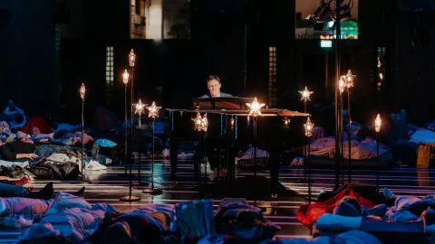 Pianist, dark room stars music